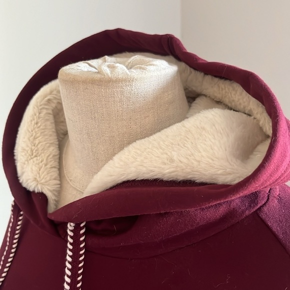 NWT Maurices Solid Berry Faux Fur Lined Hood Pullover Hoodie 2X - Picture 4 of 6